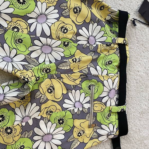 Prada pants NEVER WORN STILL WITH TAG - Picture 5 of 5